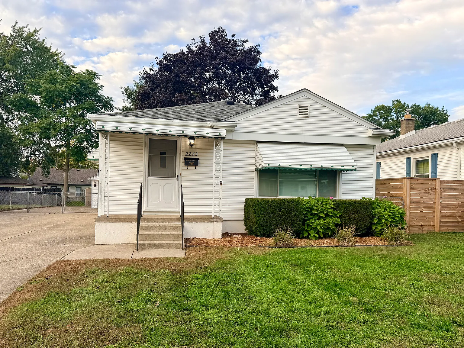 3 bed, 1009 sqft, $1,850 — Photo 1