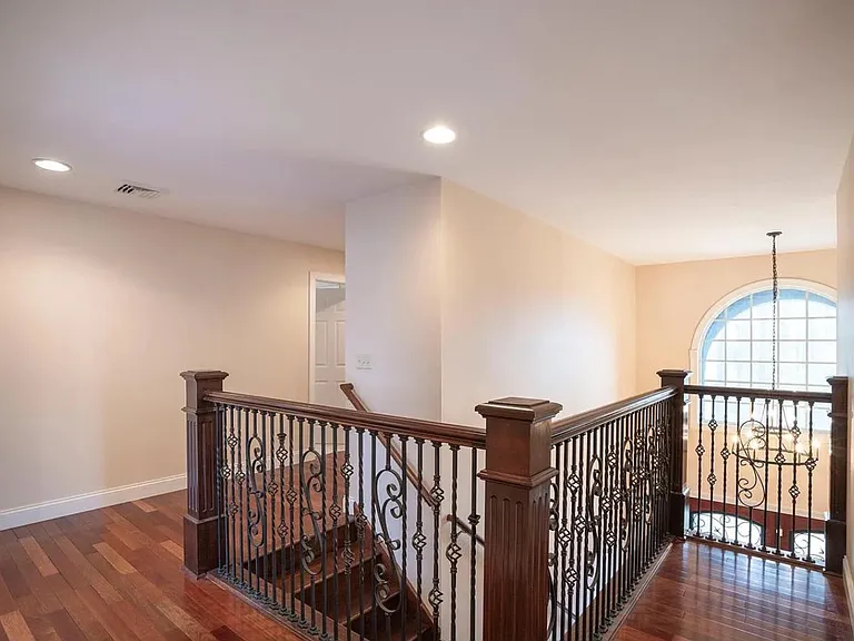 120 Meadowview Dr — Photo 27