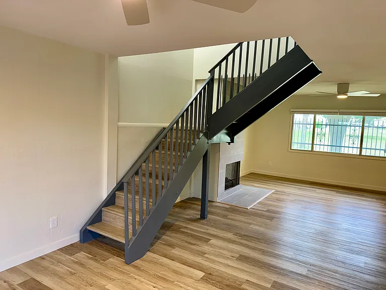 2810 E Clarendon Ave — Photo 10