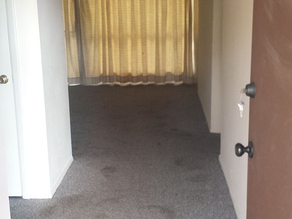 4th image of 6209 Topke Pl NE