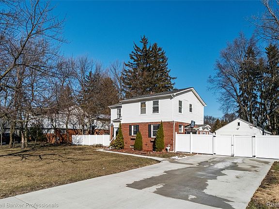 2nd image of 20978 Stahelin Rd