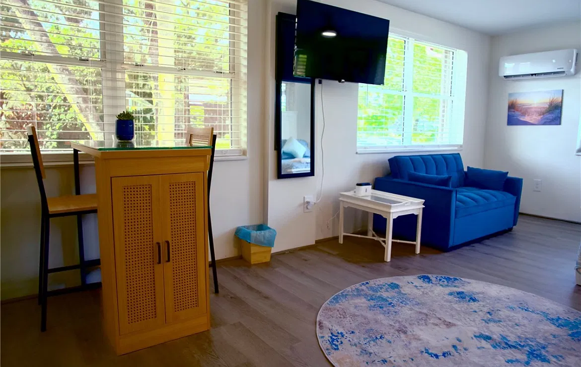 Studio, 1400 sqft, $1,650 — Photo 3