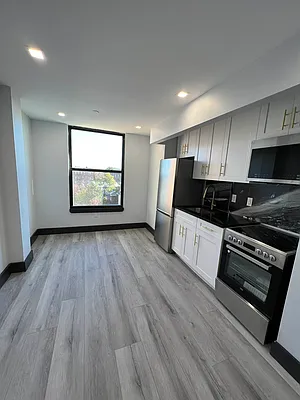 Rented by Delmark Realty LLC | media 4