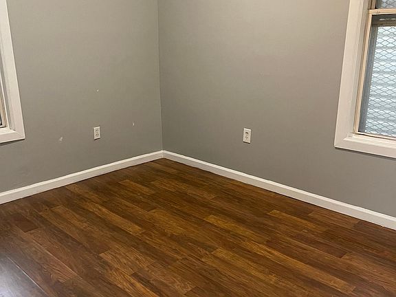 4th image of 157 S 10th St Floor 2