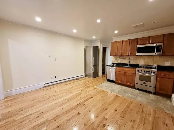 146 E 35th St #5P, New York, NY 10016