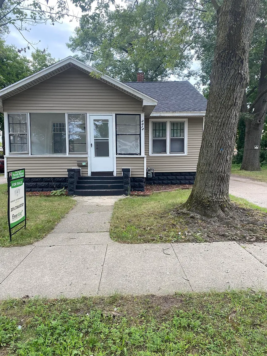 3012 Sanford St photo 1