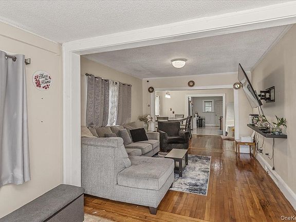 4th image of 237 Rhodes Avenue