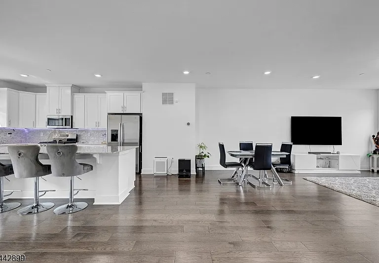 6 Martin Pl — Photo 15