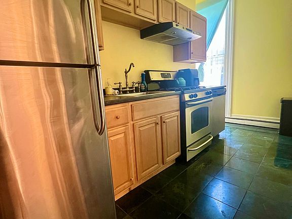 5th image of 15 Bigelow St APT 1