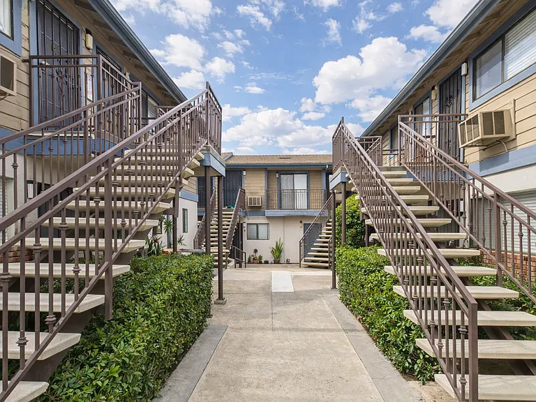 411 Park Way — Photo 35
