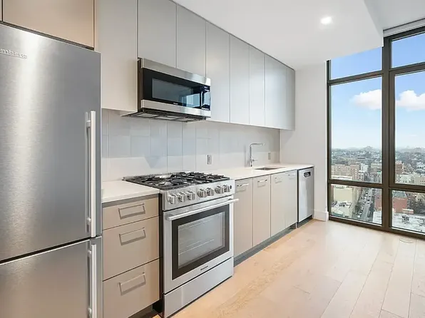 92-27 160th Street image 5 of 39