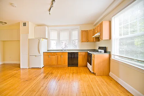 35 Pleasant St #1F Photo 1 35 Pleasant St #1F Photo 1