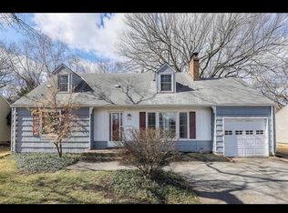 7112 Mission Rd, Prairie Village, KS 66208