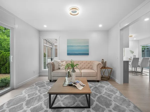 6038 Gilley Ave, Burnaby, BC V5H 4B3