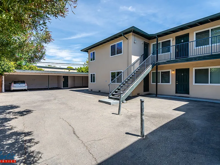 2365 Sutter Ave — Photo 8
