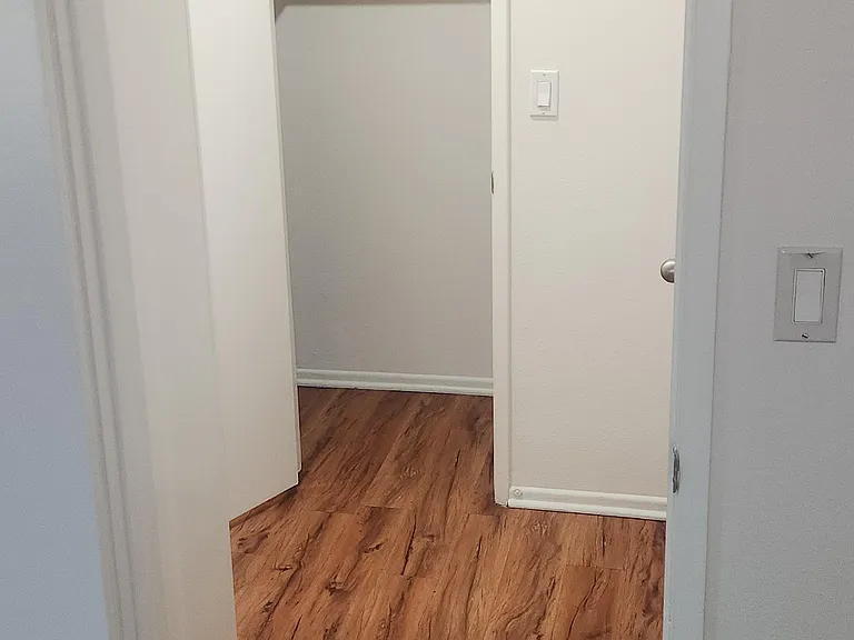 Sherman Pines Apartments — Photo 33