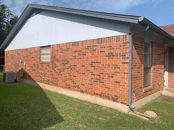 3rd image of 150 Meador Ln