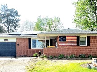 403 Walnut St, Altona, IL 61414