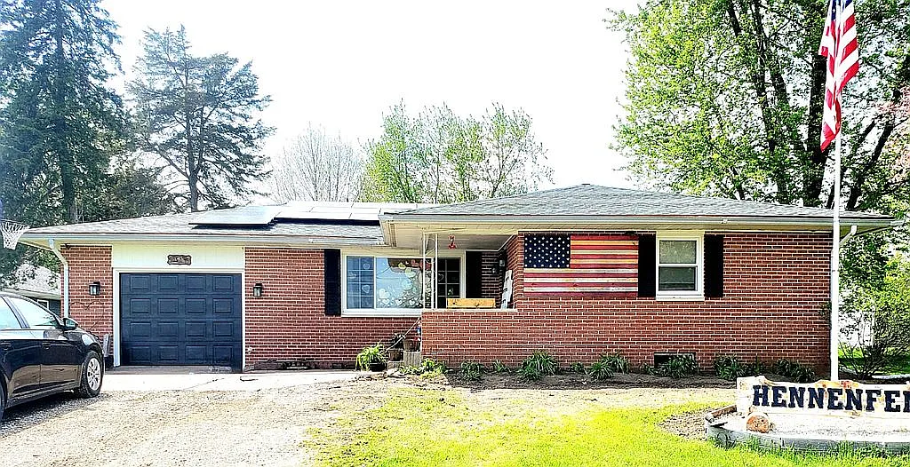 403 Walnut St photo 1
