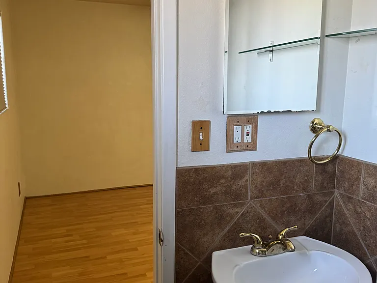 27 E Balboa Dr — Photo 19
