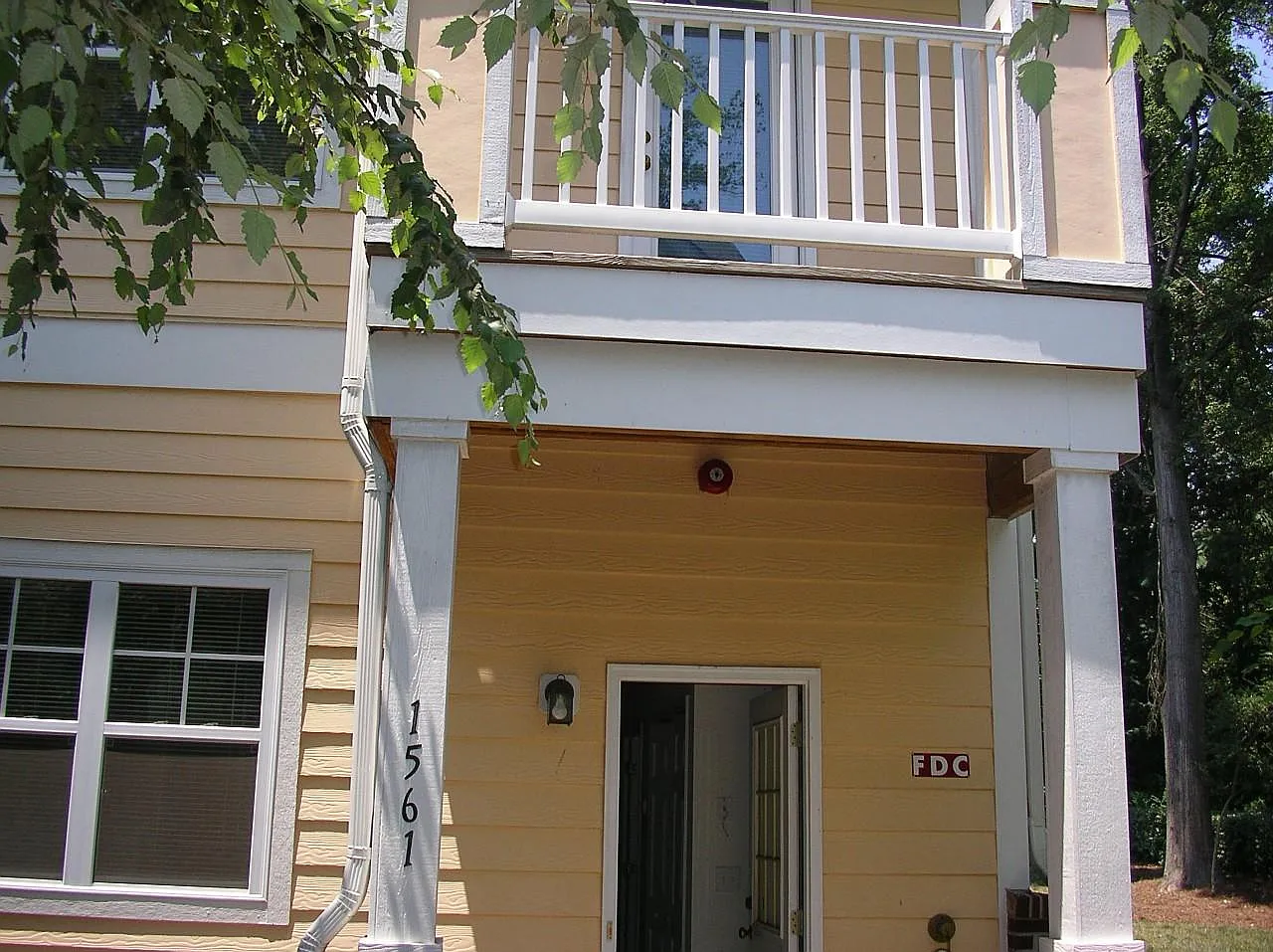 2 bed, 2.5 bath, 1200 sqft, $2,000 — Photo 4