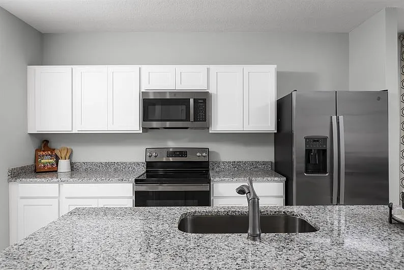 3 bed, 2.5 bath, 1682 sqft, $1,975 — Photo 2