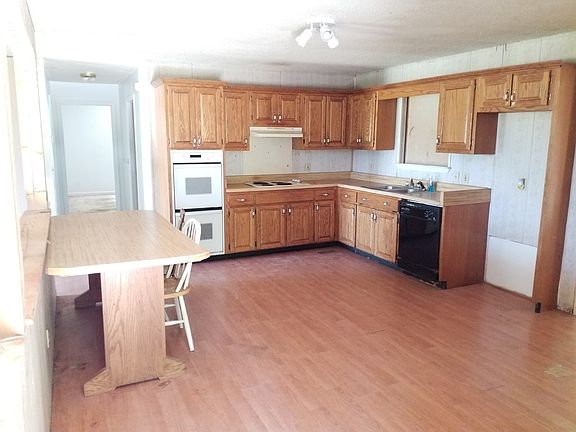 4th image of 135 Hidden Meadow Ln