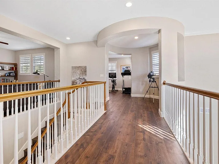 4930 Village Green Dr — Photo 27