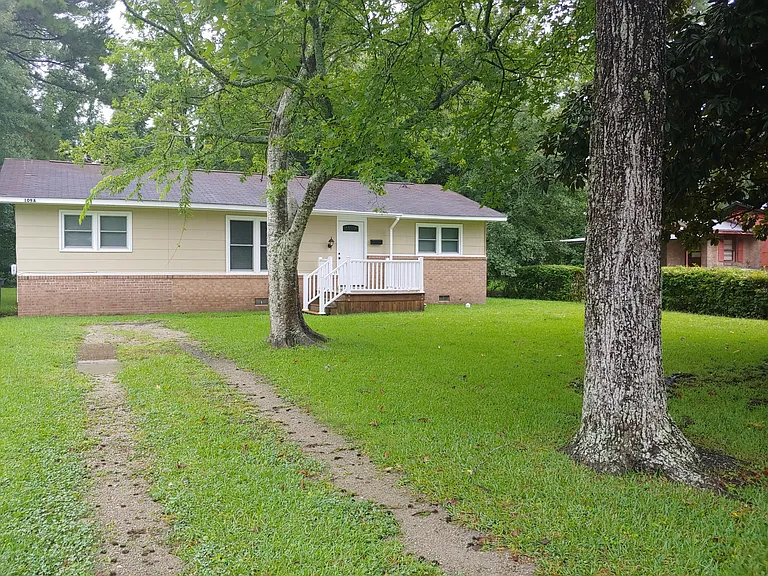 109 Arnold Rd — Photo 2