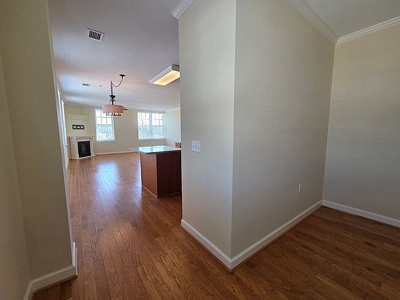 2nd image of 801 Poindexter St #315