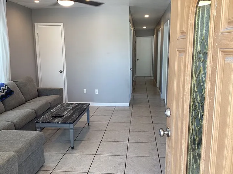 H16 Miriam St — Photo 3