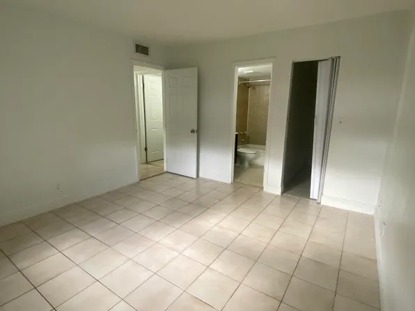 8185 NW 7th St APT 103, Miami, FL 33126