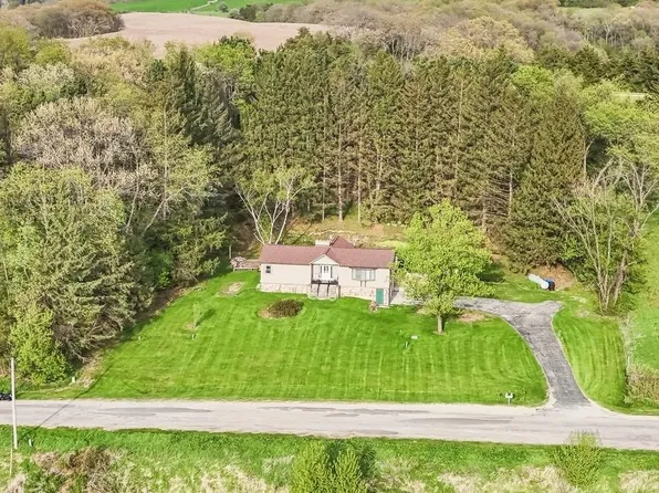 5030 S Valley Rd, Black Earth, WI 53515