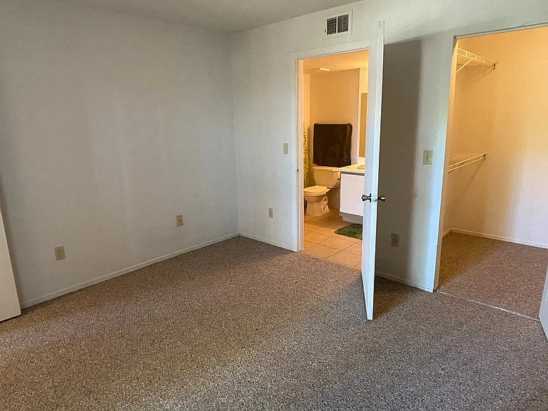Pointe Vista Apartments — Photo 23