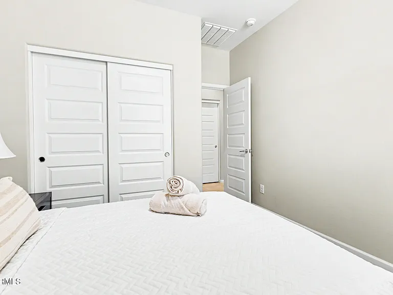 15634 W Winslow Ave — Photo 33