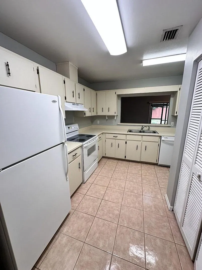 505 Bristol Drive — Photo 3