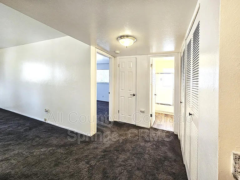 1129 Cree Dr #C — Photo 7