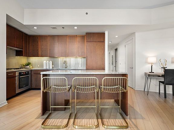 5th image of 580 Washington St #3