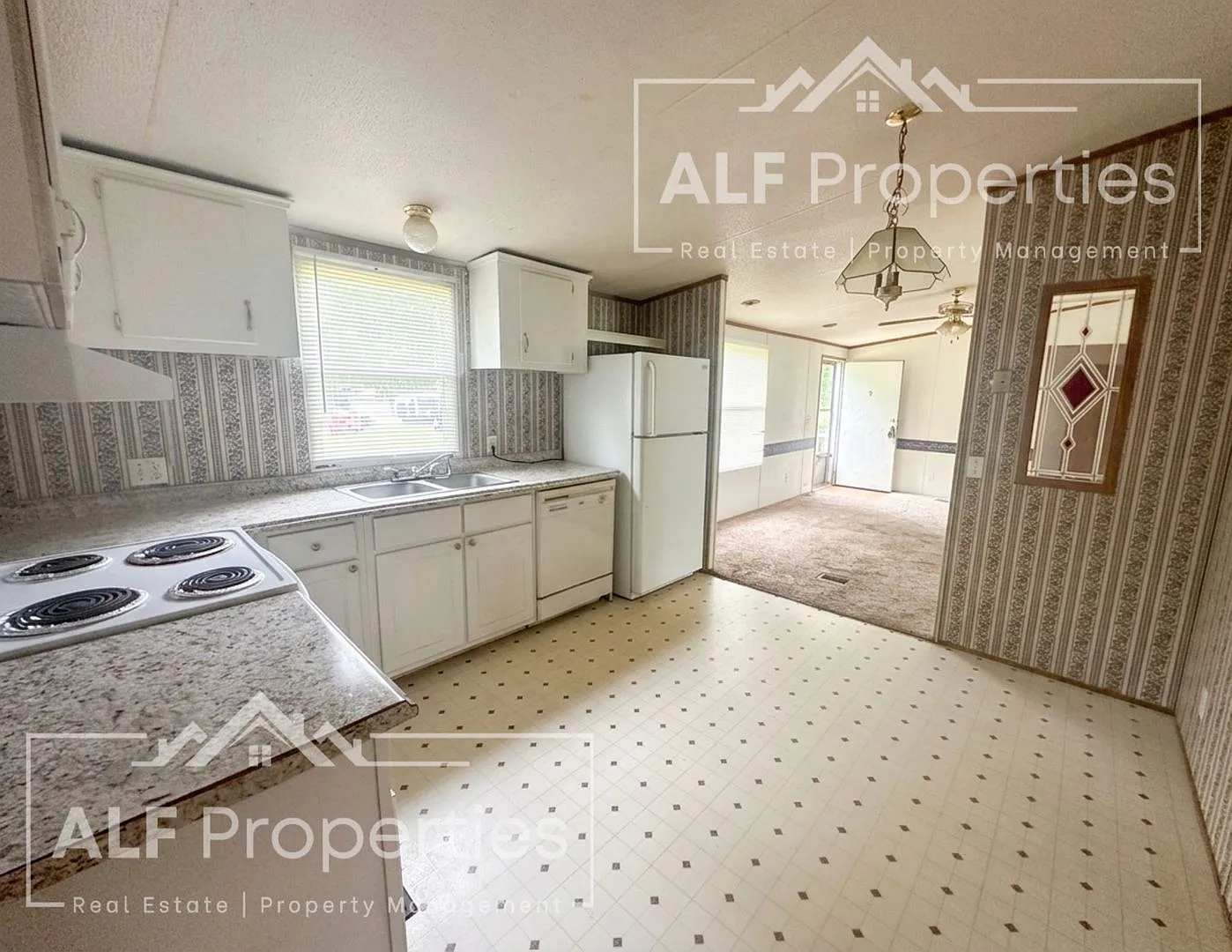 Spacious 3-Bedroom Home on Nearly an Acre 157 Autumn Lane — Photo 4