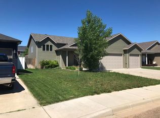 715 17th Ave E, Dickinson, ND 58601