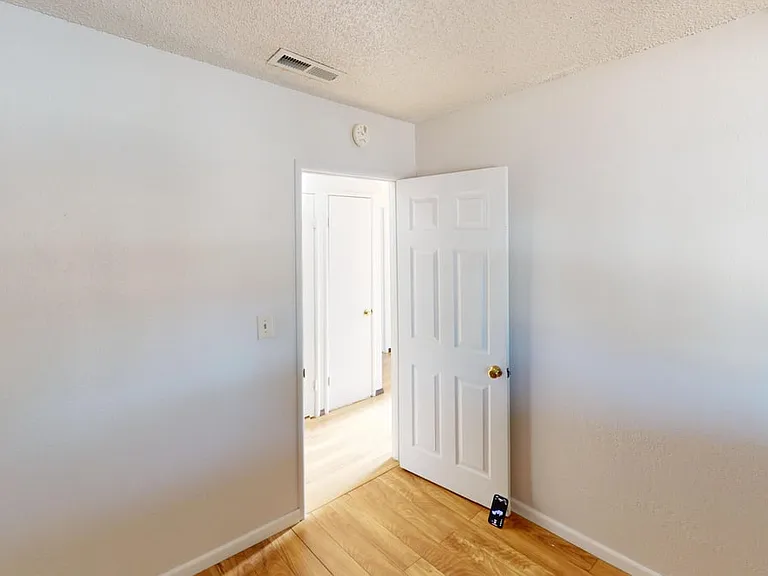 4728 Nelson St — Photo 5