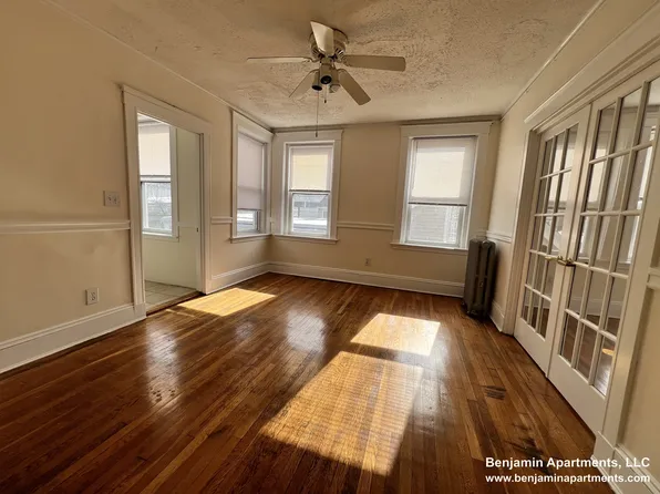 8 Barrows St #5, Allston, MA 02134