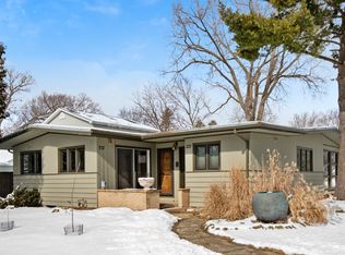337 Woodward Ave, Geneva, IL 60134