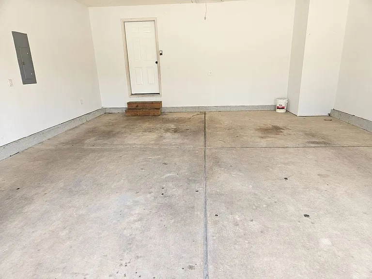 1918 Holly Springs Ave — Photo 21