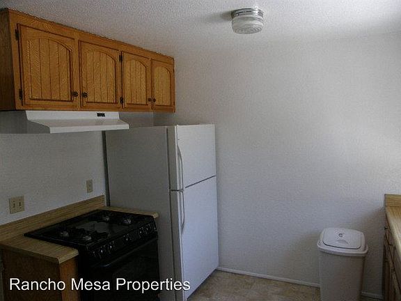4th image of 4438 Winona Ave #B
