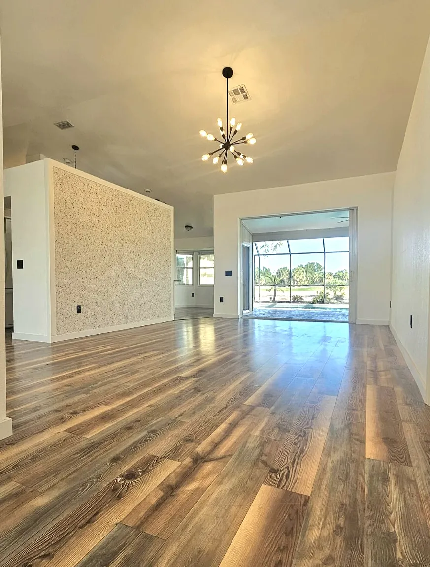 460 Rotonda Cir — Photo 3