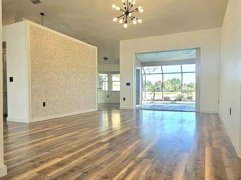 460 Rotonda Cir — Photo 4