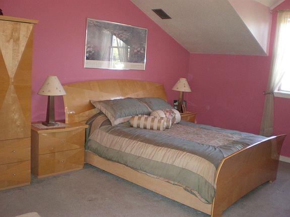 Master Bedroom w/Cathedral Ceilings
