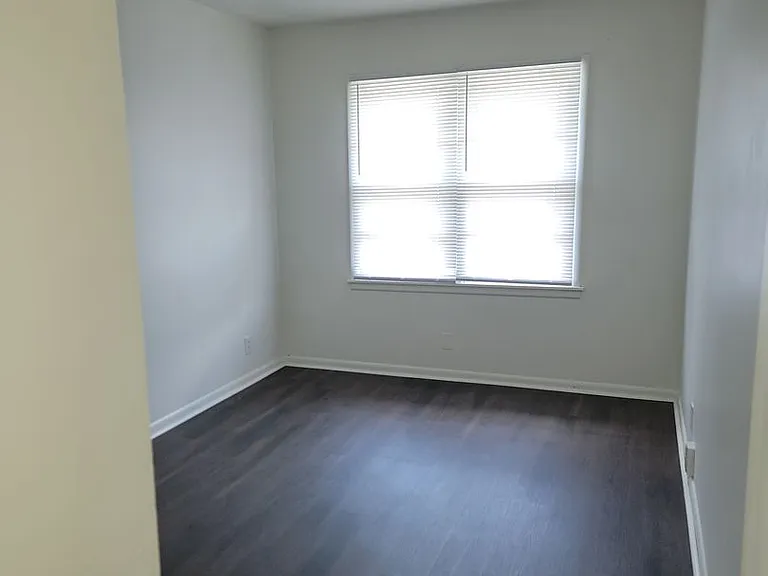 4503 E Linwood Blvd — Photo 6