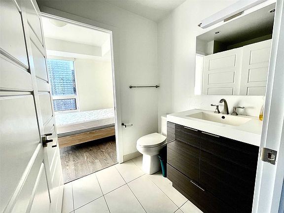 3rd image of 318 Richmond St W Unit 3006